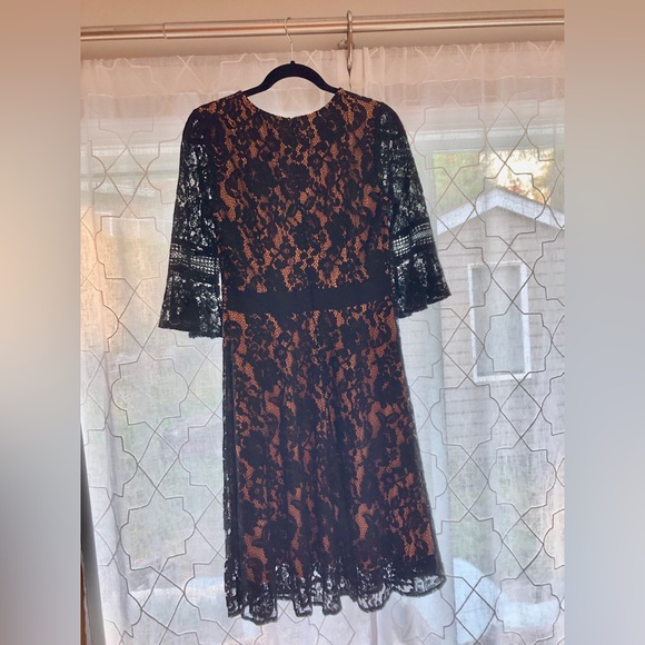 Black and Nude Lace Dress - Picture 3 of 4